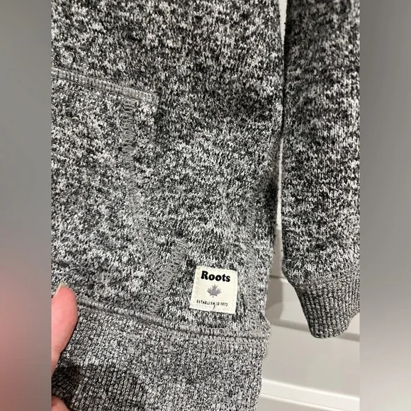 ROOTS 4T Zip Up Hoodie Thicker Material - Picture 3 of 5